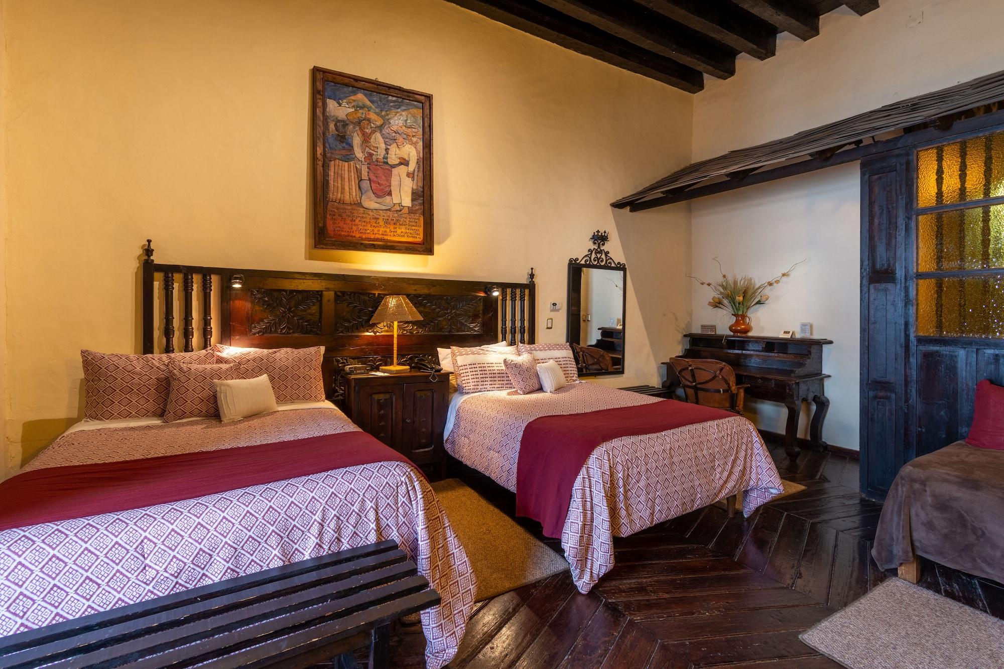Hotel Mansion Iturbe Pátzcuaro Buitenkant foto
