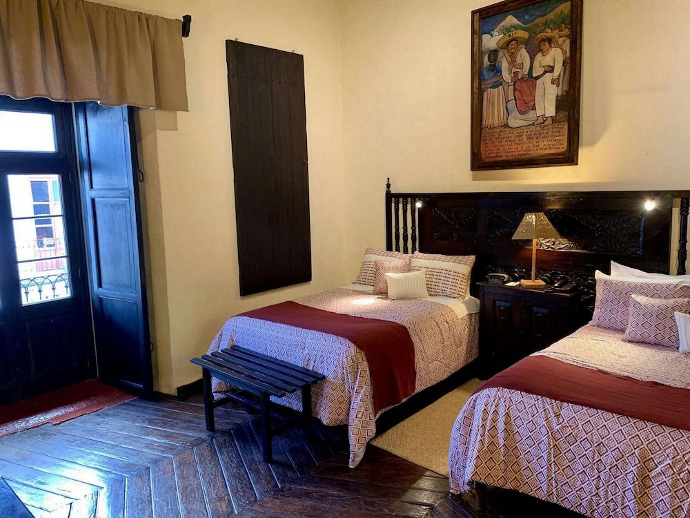 Hotel Mansion Iturbe Pátzcuaro Buitenkant foto