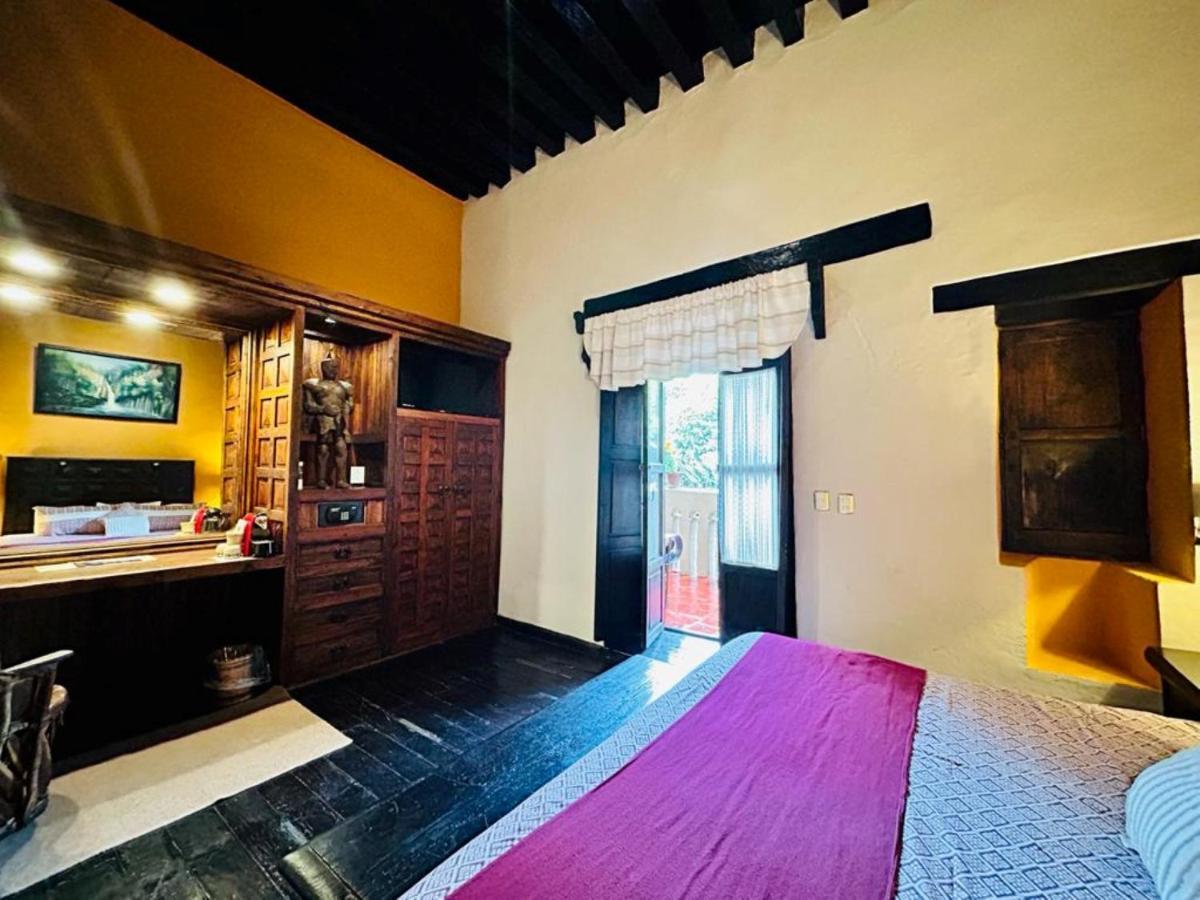 Hotel Mansion Iturbe Pátzcuaro Buitenkant foto
