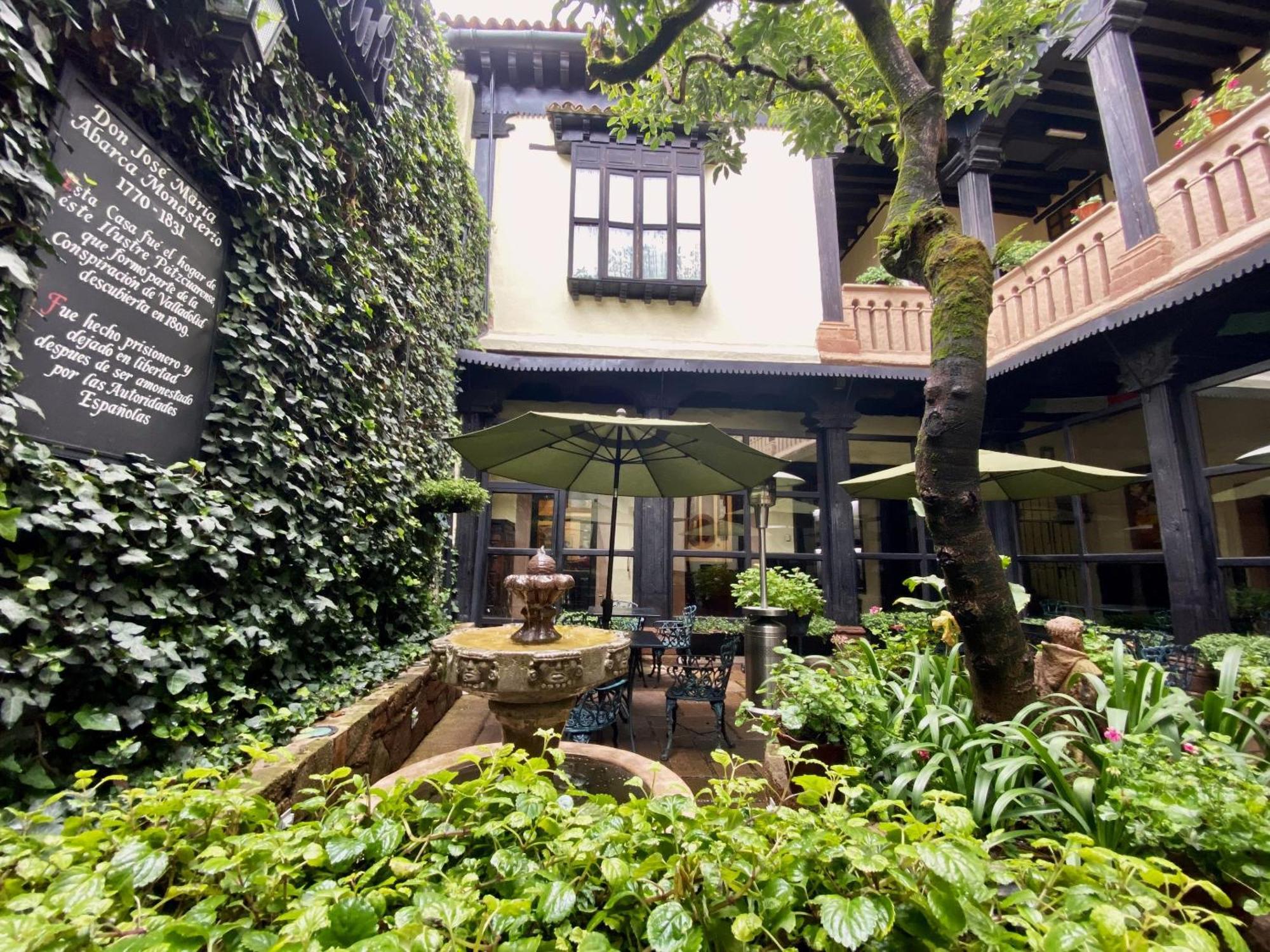 Hotel Mansion Iturbe Pátzcuaro Buitenkant foto