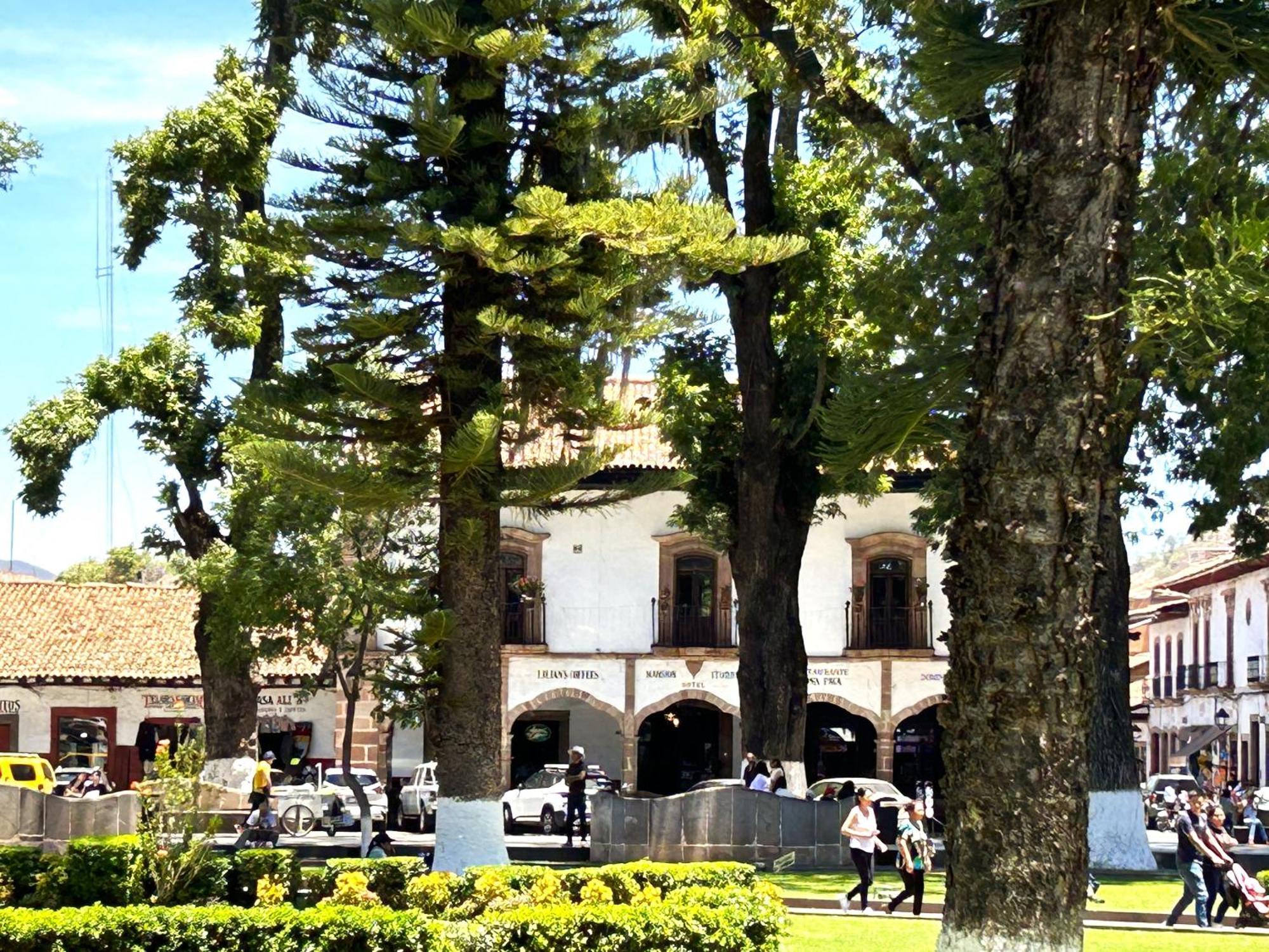Hotel Mansion Iturbe Pátzcuaro Buitenkant foto