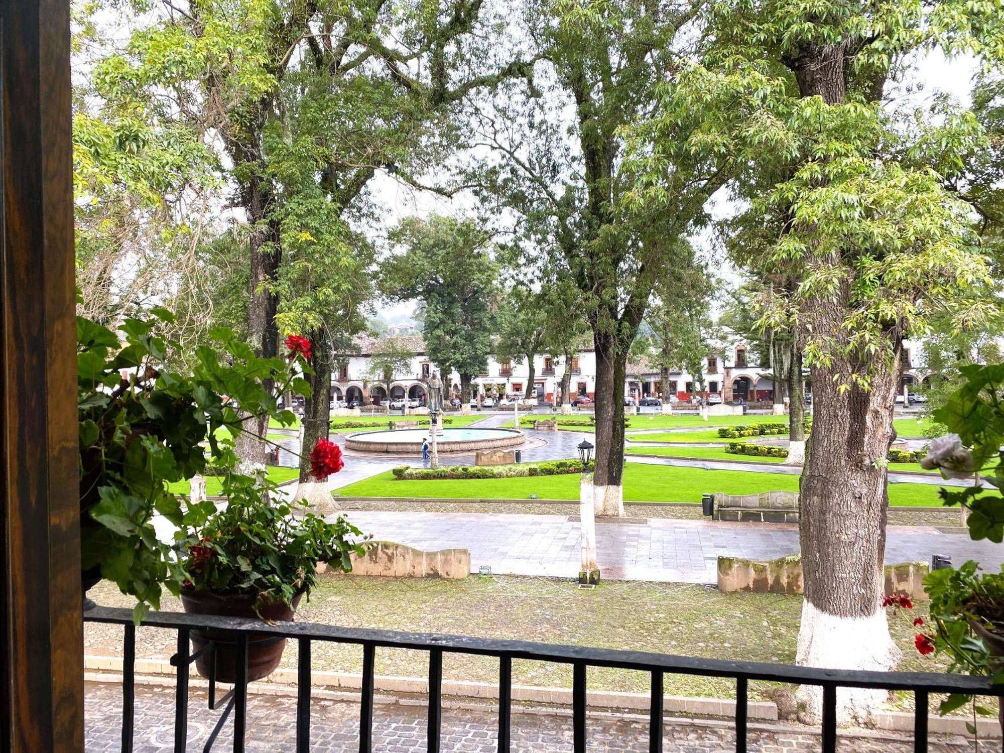 Hotel Mansion Iturbe Pátzcuaro Buitenkant foto